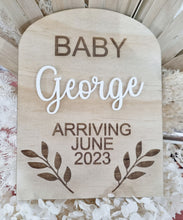 Load image into Gallery viewer, Pregnancy Announcement - Wooden Arch
