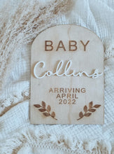 Load image into Gallery viewer, Pregnancy Announcement - Wooden Arch
